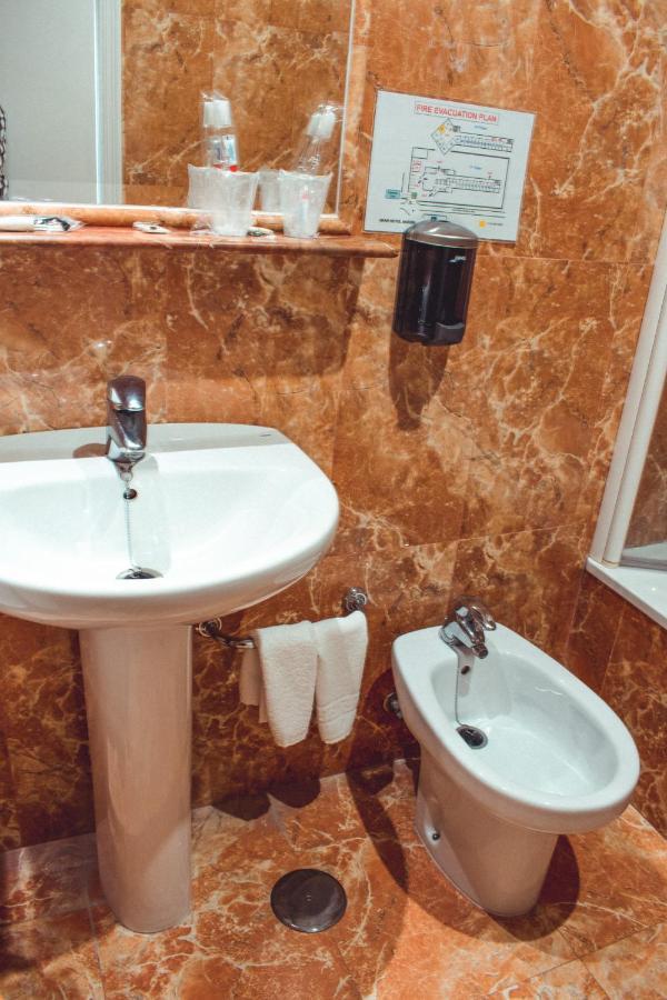 Morón de la Frontera La Morona Hotel מראה חיצוני תמונה